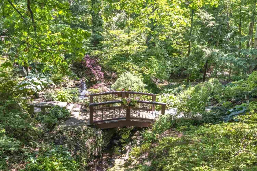 5 days / 4 nights / 8 meals